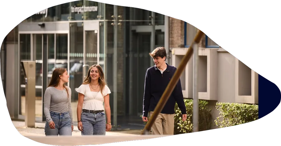 Students on the Maastricht University campus